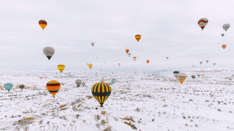 Hot Air Balloons. Cappadocia, Türkiye. Photo by Maksym Mazur