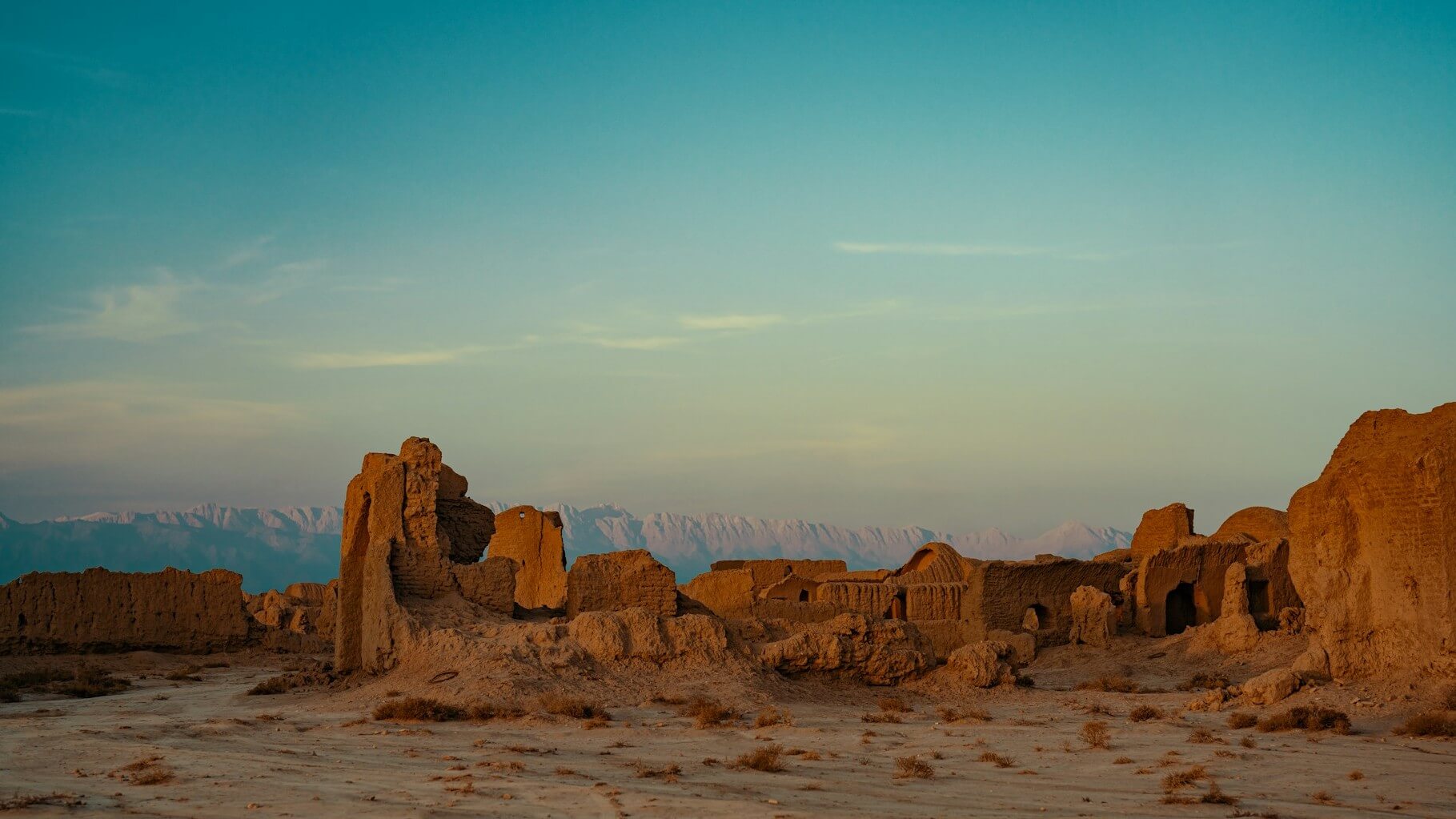 Desert ruins. Photo by SHAYAN Rostami
