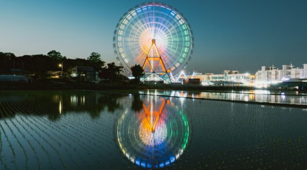 Colorful ferris wheel at Sapgyoho Amusement Park. Republic of Korea. Photo by PJH
