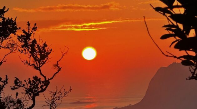 Sunrise from the top of the Ko’olau Mountains on Oahu. Photo by Matthew Schroppel