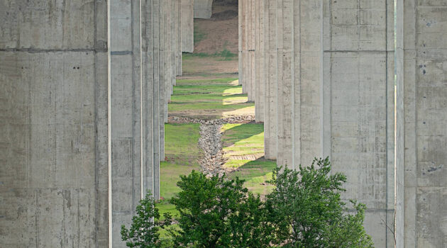 The Jogger. Somewhere a little south of Cleveland, Ohio. USA. Photo by Dick Pratt