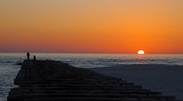 Sunset at Bradenton Beach, Florida, USA. Photo by Dick Pratt.