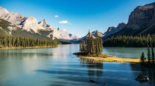 Maligne Lake, Improvement District No. 12, Alberta, Canada. Photo by Rafael Peier