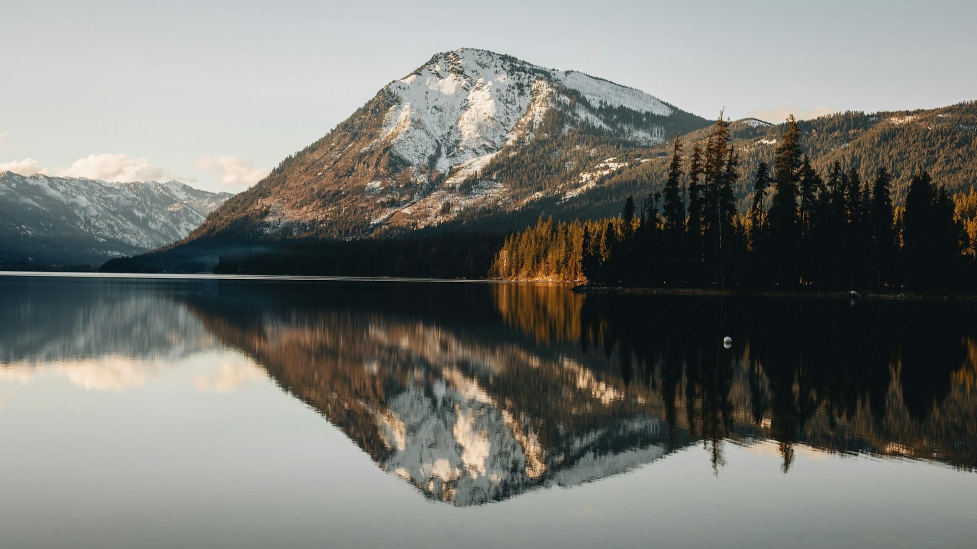 Lake Wenatchee, Washington, USA. Photo by Timo Wielink