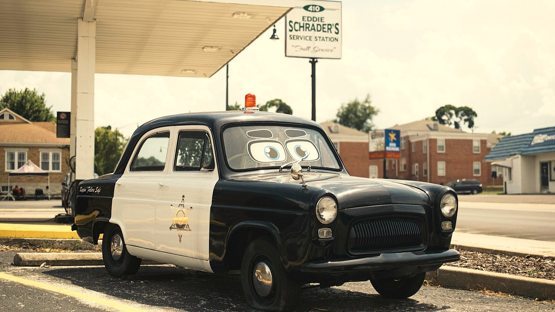 A vintage sheriff patrol car parked at a classic Route 66 gas station in Carthage, Missouri. Photo by Damian Kamp