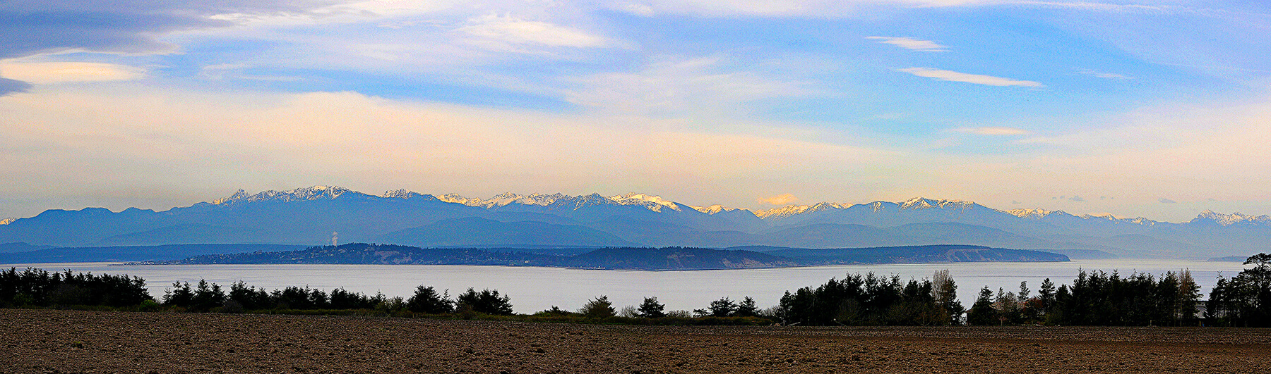 A scenic panorama in Washington State, USA. Photo by Dick Pratt