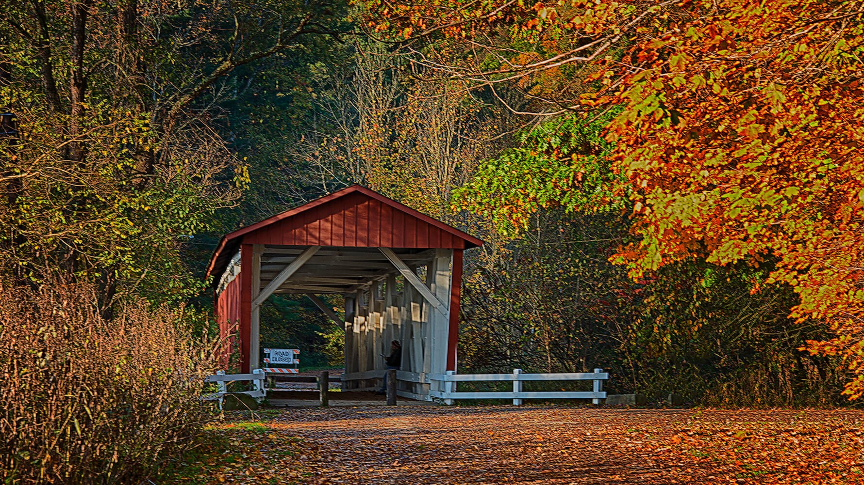 An old covered bridge, close to Cleveland, Ohio, USA. Photo by Dick Pratt