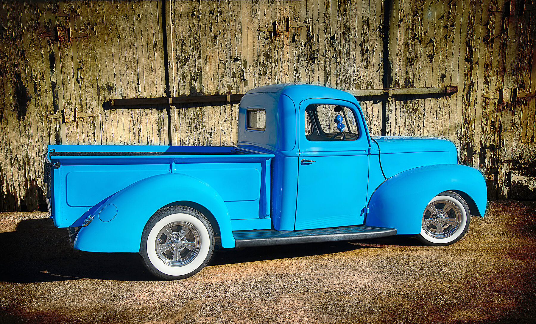 An old, good looking blue truck - somewhere close to Akron, Ohio, USA. Photo by Dick Pratt